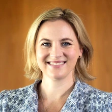 Vicky Leonard headshot