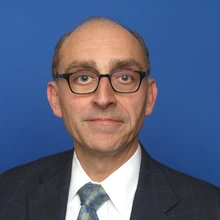 Peter Sacapulos headshot